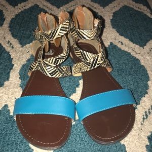 Strap sandals